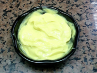 Avocado sauce with caviar (40 ml